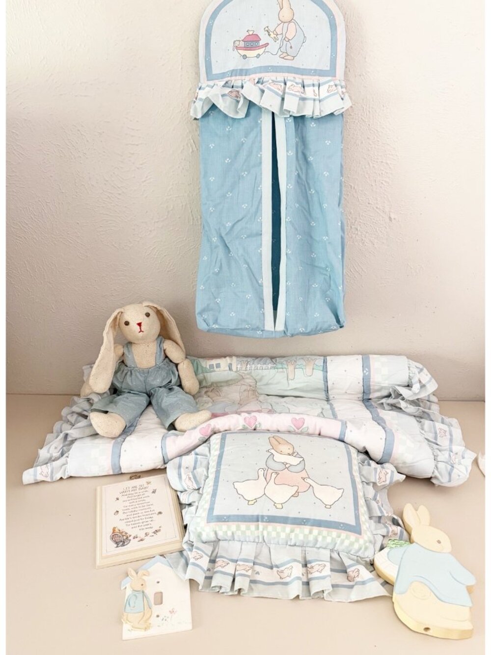 VTG Red Calliope Bunny Crib Set (Quilt, Diaper Holder ,Plaques, Switch Cover)GUC